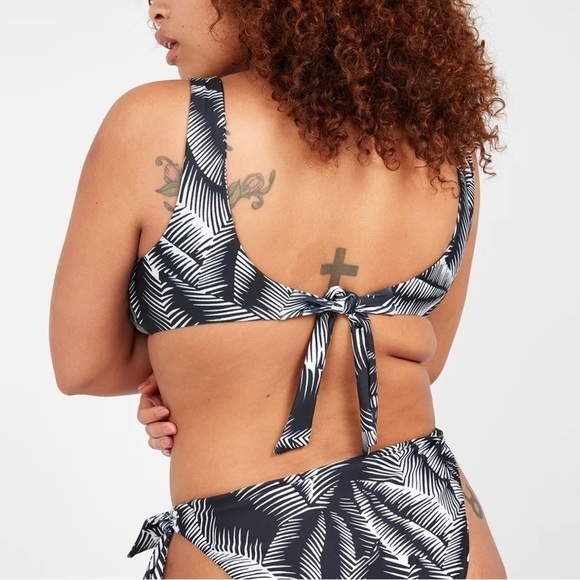 NWT Volcom Stay Or Leaf Scoop Plus Size Bikini Top Black/White - Picture 2 of 8